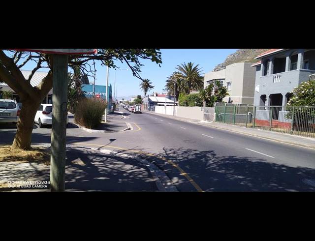 2 BEDROOM PROPERTY TO RENT IN MUIZENBERG